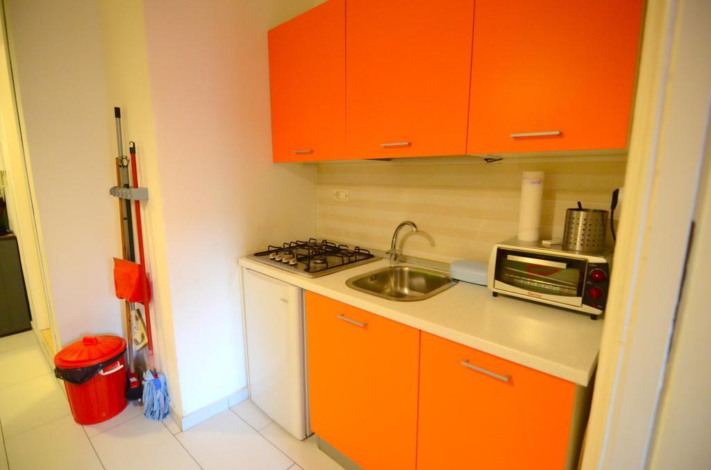 Shine Apartment Наполи Екстериор снимка