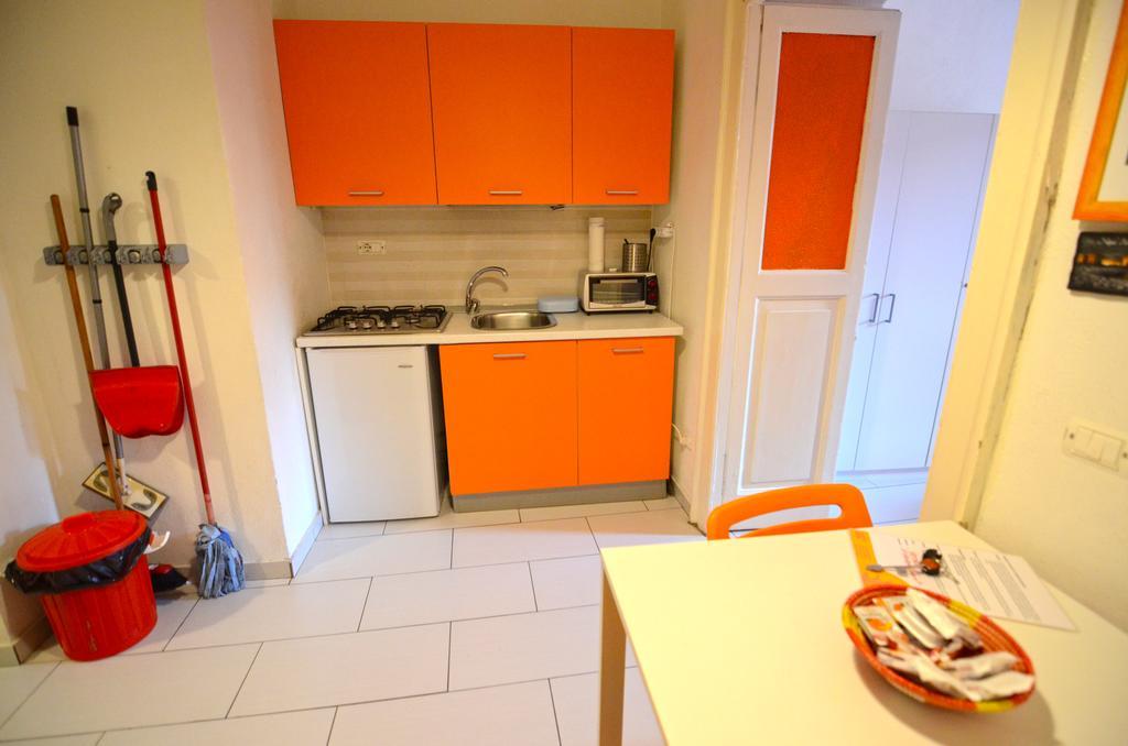 Shine Apartment Наполи Екстериор снимка